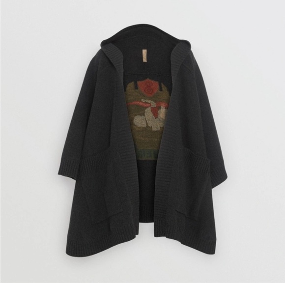 Rare-Burberry CREST WOOL BLEND JACQUARD HOODED CAPE IN CHARCOAL - Picture 2 of 5